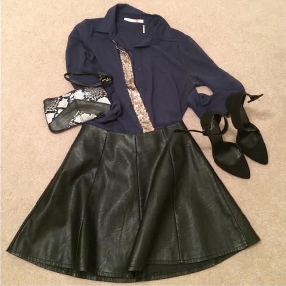 Flared leather skirt - Picture 2 of 3